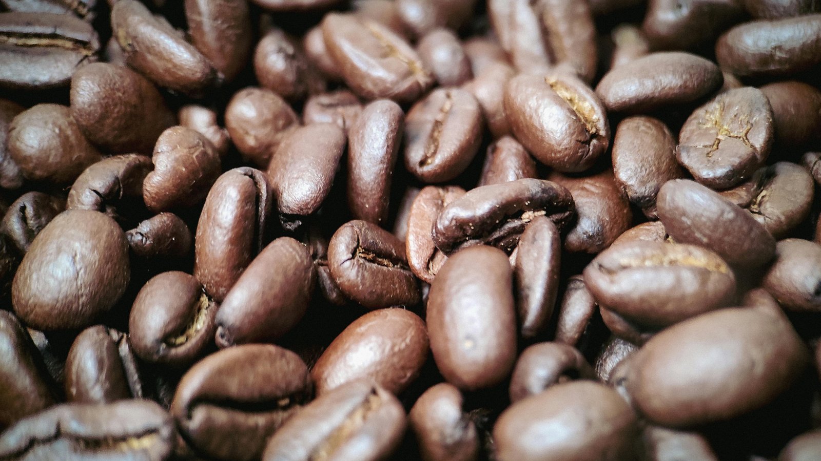 A minimalist coffee-themed high-resolution wallpaper, 50 of 63.